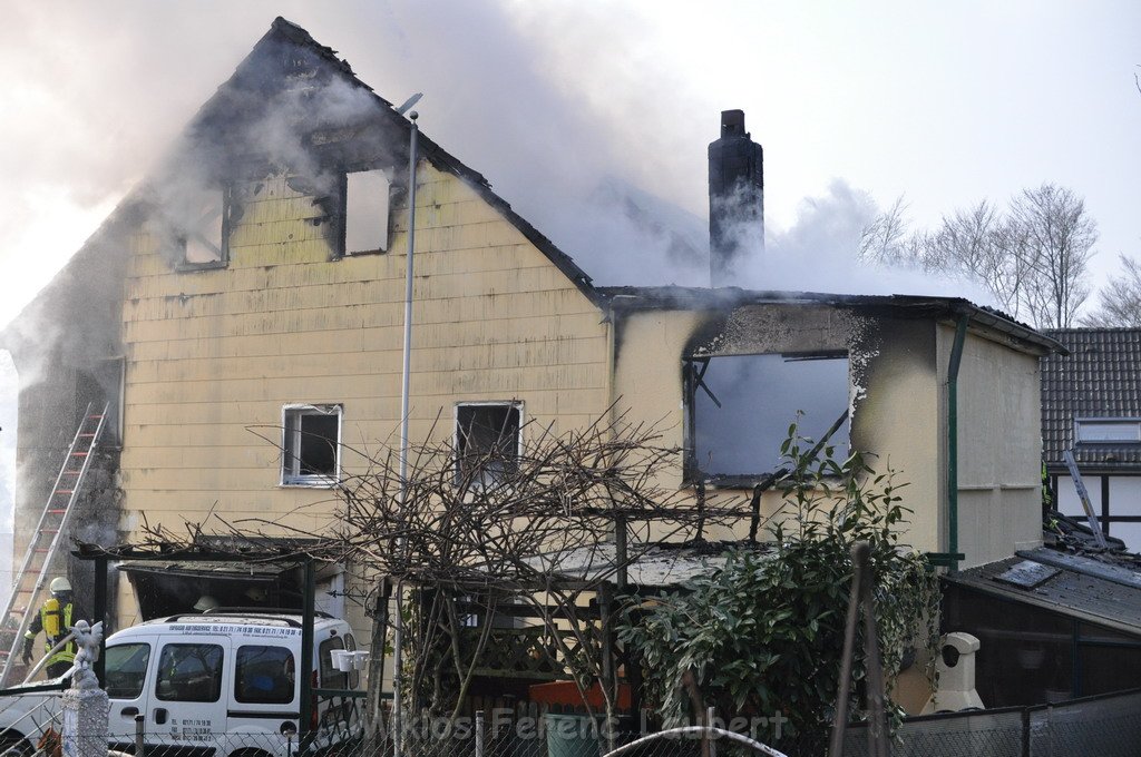Haus komplett ausgebrannt Leverkusen P61.JPG